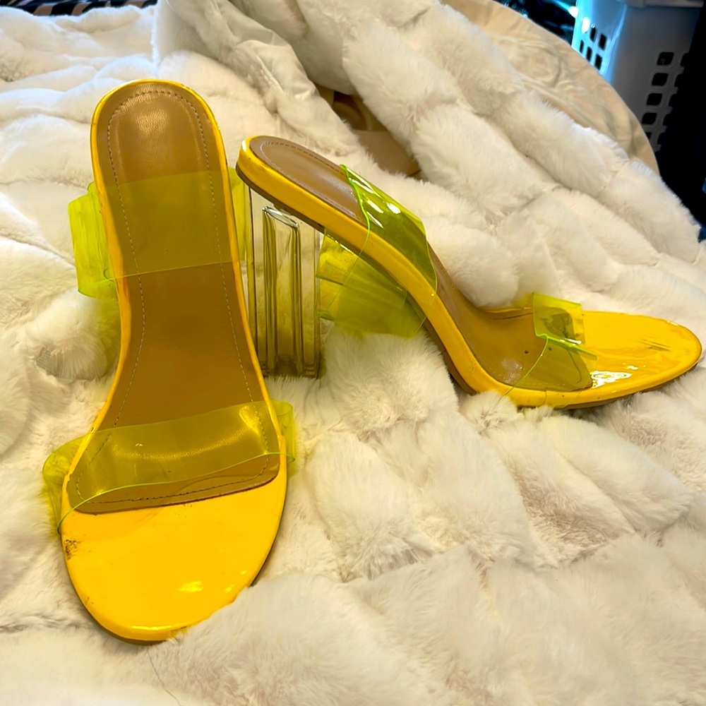 CLASSY YELLOW SANDALS WITH CLEAR YELLOW HEEL!